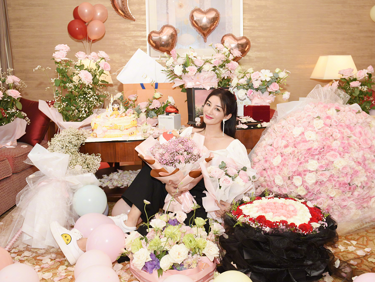 黄奕|明星都不会变老吗？黄奕晒美照庆生，43岁的状态依旧少女感爆棚