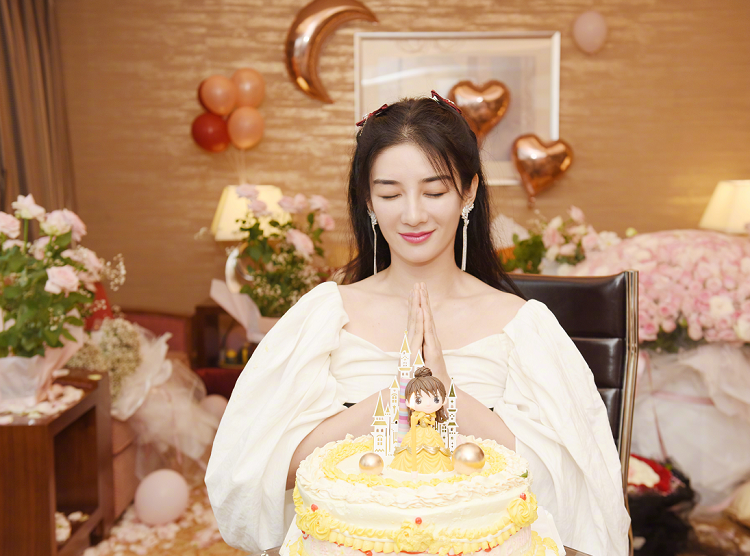 黄奕|明星都不会变老吗？黄奕晒美照庆生，43岁的状态依旧少女感爆棚