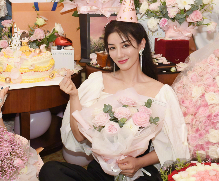 黄奕|明星都不会变老吗？黄奕晒美照庆生，43岁的状态依旧少女感爆棚