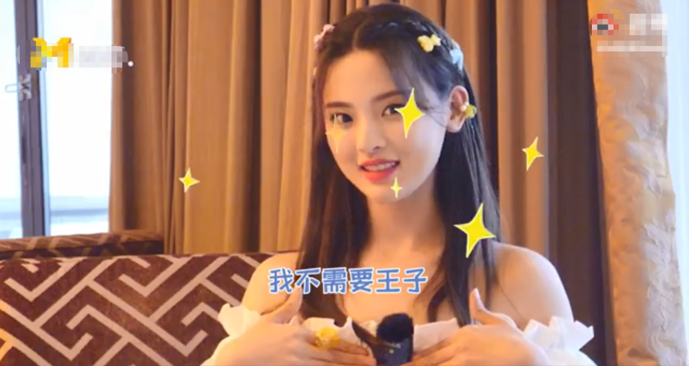 杨超越|杨超越回应演技争议，自曝哭戏很难，而吻戏主要是看对方