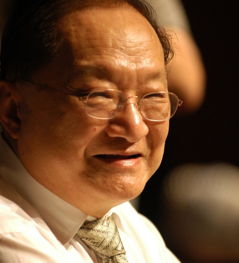 3个女人3个孩子还有个男孩个混血儿69岁的张纪果然英雄本色