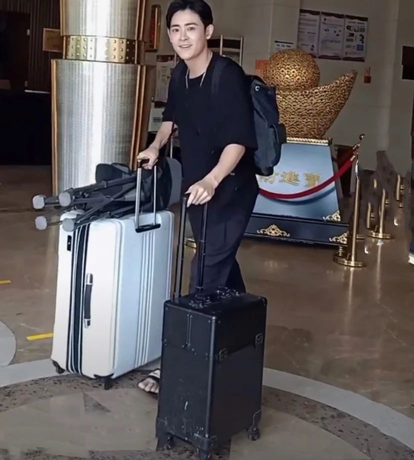 李欣泽|《琉璃》最大黑马：211大学毕业，当了5年透明，曾活得不如网红