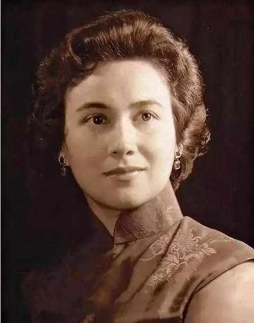 豪门原配云泥之别吕燕妮风光一世黎婉华却悲惨大半生