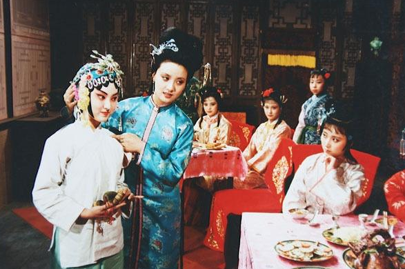 陈晓旭|因撞脸陈晓旭与红楼结缘，程荣为演不知名配角拒演《戏说乾隆》