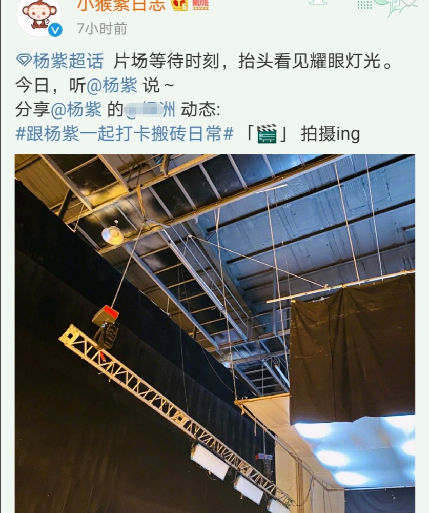 杨紫|杨紫赵薇新剧杀青，二人素颜同框出镜状态佳，相差17岁似姐妹