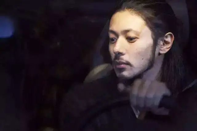 易烊千玺|为什么易烊千玺的寸头帅到让人腿软，而他却令人作呕？