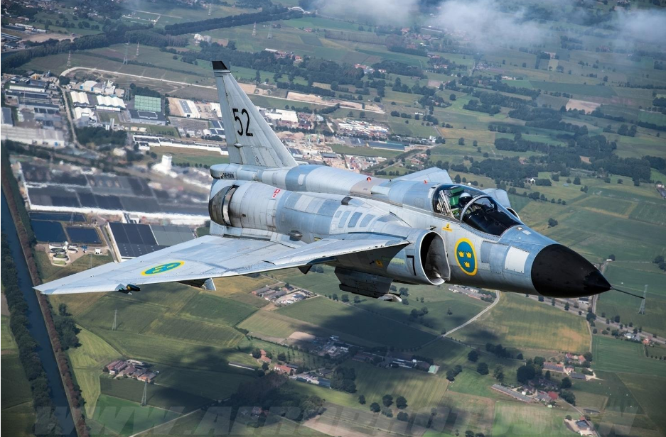 瑞典研制的萨博-37战机,性能优越,衍生出多种机型!