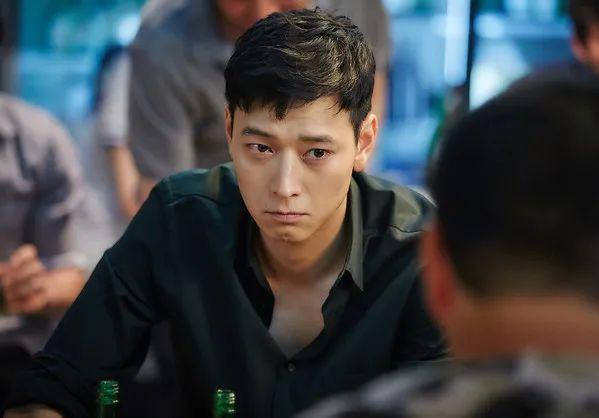 韩国_娱乐|韩国四大顶级美男之一，39岁半隐退，却为何依旧如此受人追捧？