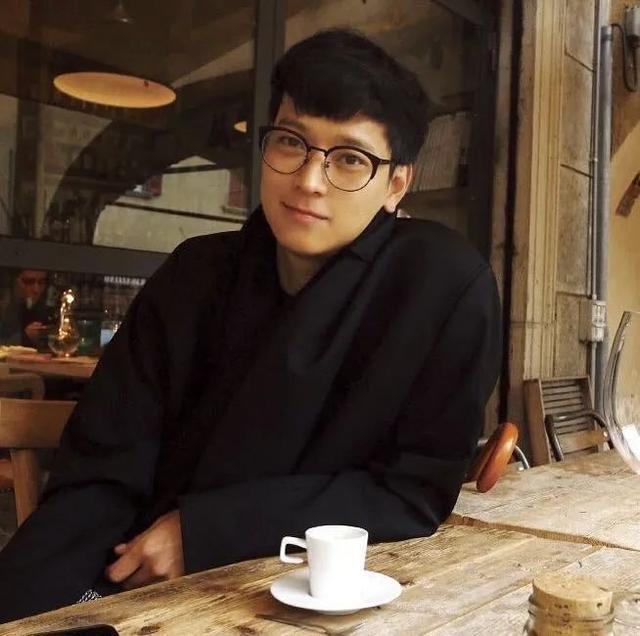 韩国_娱乐|韩国四大顶级美男之一，39岁半隐退，却为何依旧如此受人追捧？