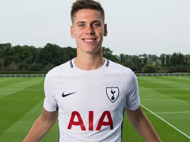 迷失在白鹿巷球场的后防新星胡安·福伊特!