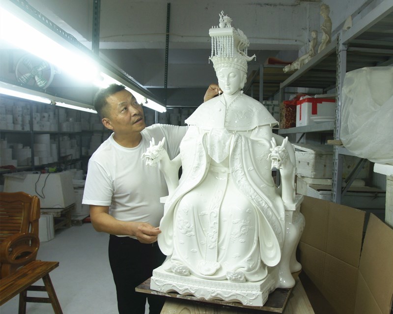 周德民|福建省雕塑大师周德民创作大型瓷雕《妈祖》