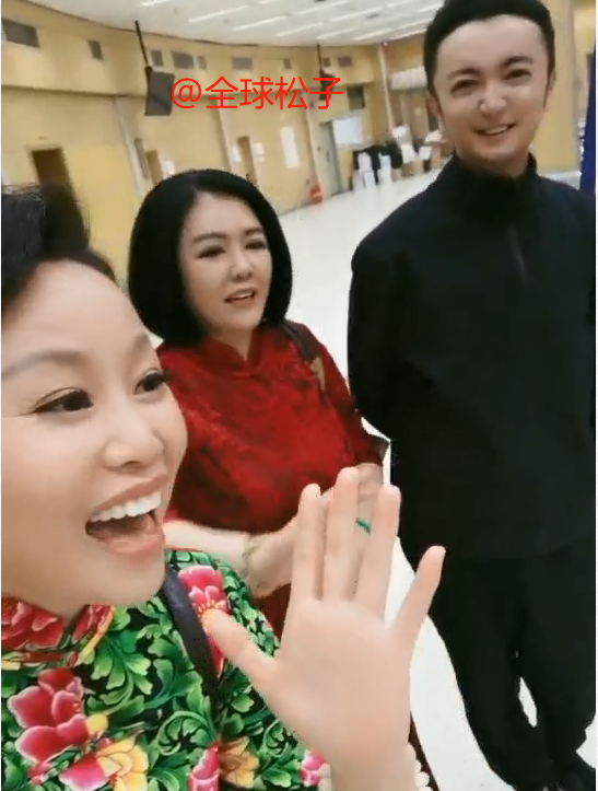 草帽姐|草帽姐录央视节目，美颜滤镜开得太大，尼格买提脸都变形了
