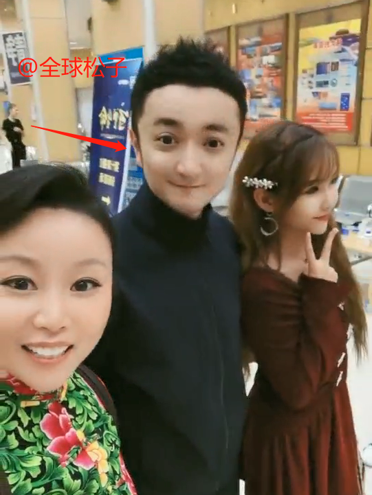 草帽姐|草帽姐录央视节目，美颜滤镜开得太大，尼格买提脸都变形了