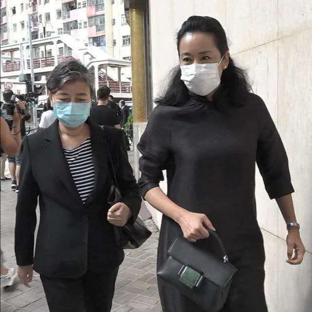 霍启刚|霍启刚祖母去世，夫妻俩外出约会惹争议，葬礼不能握手改抱拳问礼