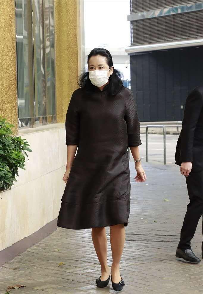 霍启刚|霍启刚祖母去世，夫妻俩外出约会惹争议，葬礼不能握手改抱拳问礼