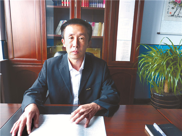 "延寿县加信镇中心校闻金双校长说,作为一所学校的带头人,排头兵,他