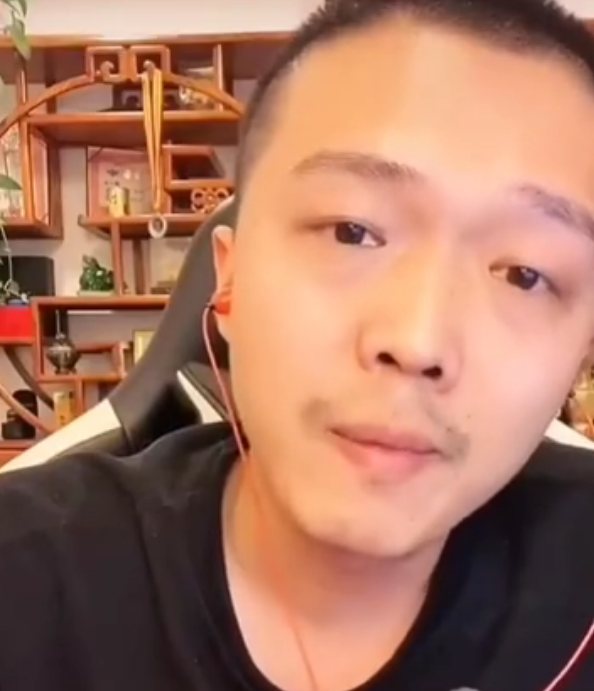 宏楠|宏楠离世后，好友乾龙怒斥方丈，你就给五万块钱也好意思？