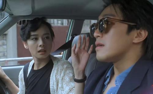 毛舜筠16岁时先在父亲公司主持综艺节目,出道后就被无线力捧,在电视剧