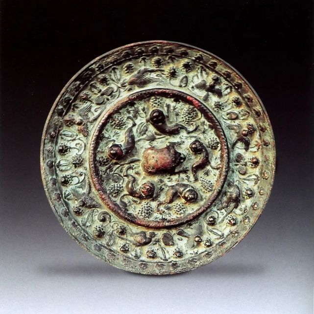 古铜镜在青铜器时代初期就已出现,发展到唐代,迎来了铜镜发展史的巅峰