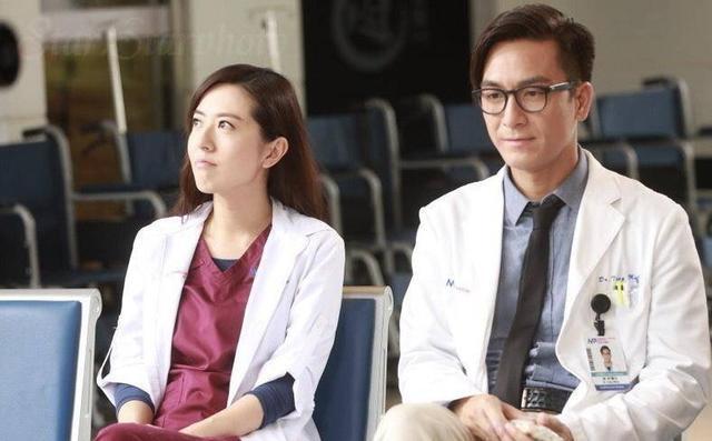 钟嘉欣|期待！钟嘉欣透露回巢拍剧是为马国明，晒两人合照网友大呼好甜