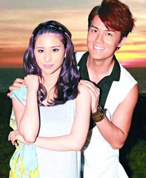 何超莲|窦骁何超莲疑好事将近！穿情侣装现身男方老家，夫妻相合照惹爆笑