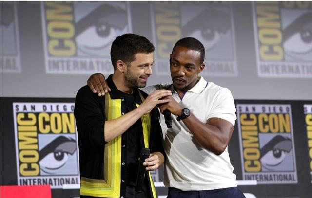 猎鹰与冬兵|猎鹰与冬兵剧组已复工，现场照曝光太欢乐，网友：小弟给大佬拍照