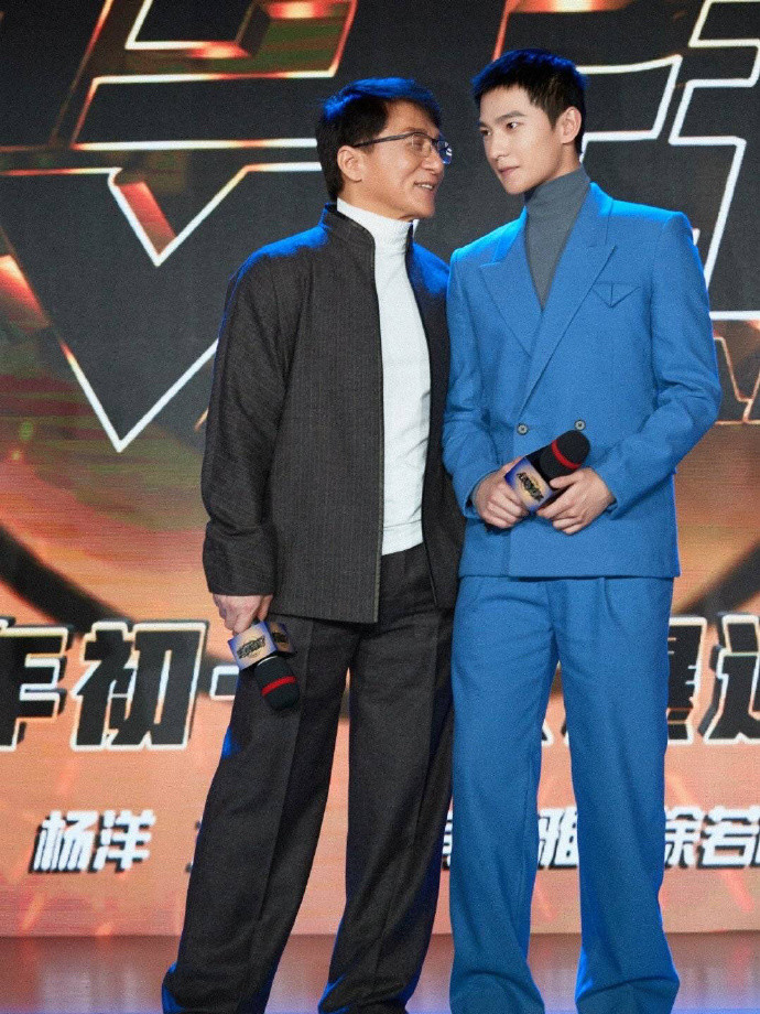 成龙|成龙拍戏现场遭遇意外，导演急得流泪，杨洋一番话感动网友！