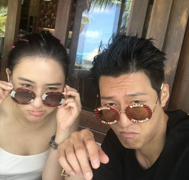 窦骁|窦骁携女友回老家西安，疑带其见家人，何超莲全素颜打扮低调