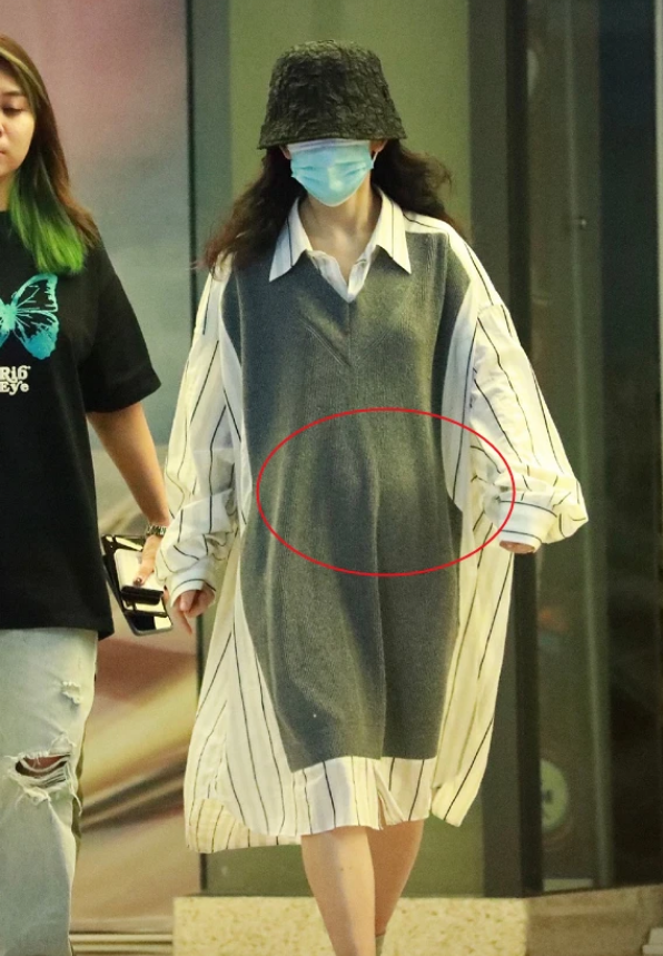 谢娜|真怀了？谢娜被疑怀二胎后首现身，穿平底鞋小腹明显隆起