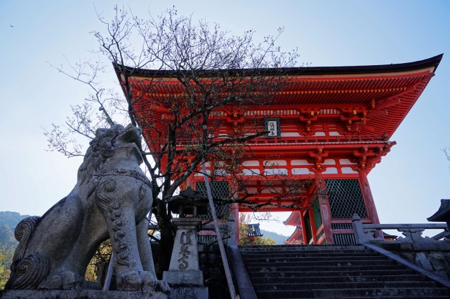 清水寺 因音羽瀑布的清水而得名 建寺历史比京都建都还早