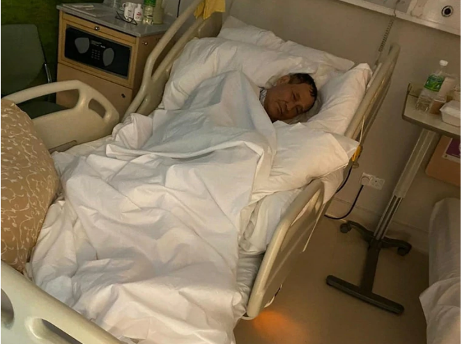 陈惠敏|76岁陈惠敏患癌，面色憔悴蜷缩病床，妻子17岁跟他，替他坐两年牢