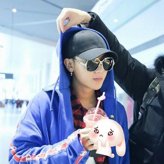 黄子韬|黄子韬发文悼念父亲，粉丝却半小时点赞十万，逝者安息别过度关注