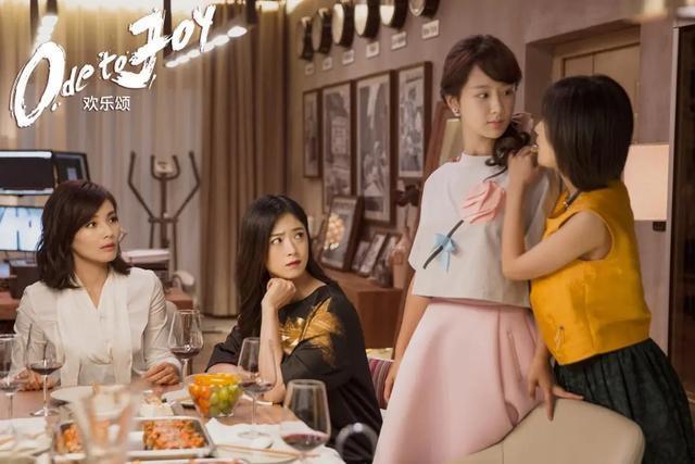 杨紫|杨紫终于和偶像赵薇合作！不断努力提升自我，堪称追星成功的典范