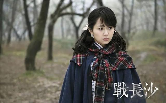 杨紫|杨紫终于和偶像赵薇合作！不断努力提升自我，堪称追星成功的典范