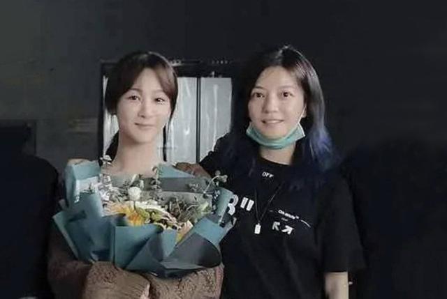 杨紫|杨紫终于和偶像赵薇合作！不断努力提升自我，堪称追星成功的典范