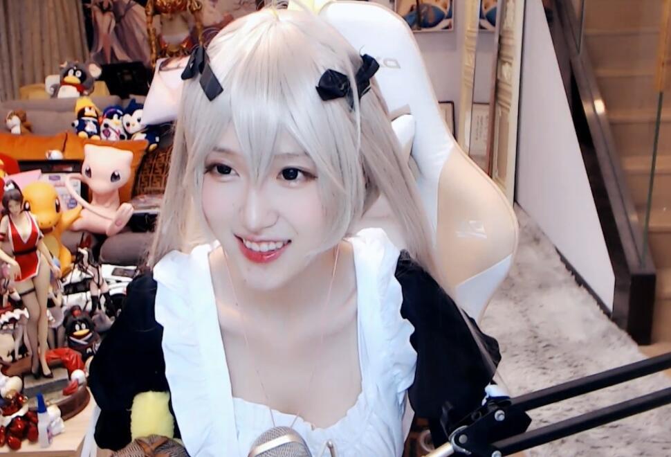 cos了55岁的纲手后腐团儿又颠覆形象这次是二次元里最出名的妹妹