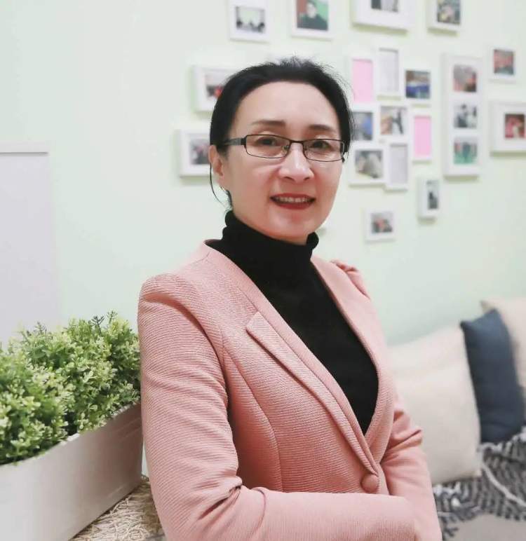 今年120名上海市特级教师太牛了他化学教得好还出版历史玄幻小说