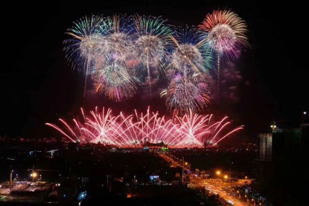 2020浏阳焰火大会由浏阳市人民政府主办,浏阳市鞭炮烟花产业发展中心