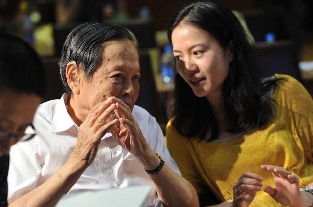 张纪中|69岁张纪中老来得子，38岁娇妻曝光，现实版“郭襄”更幸运