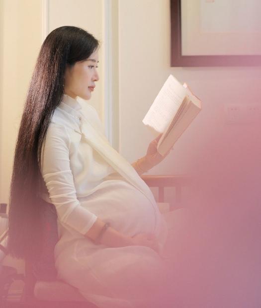 张纪中|69岁张纪中老来得子，38岁娇妻曝光，现实版“郭襄”更幸运