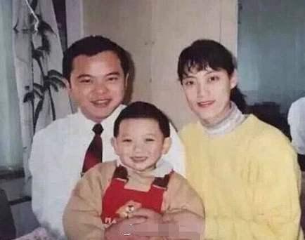 黄子韬|黄子韬在父亲离世后发文：我一辈子都不会让我爸失望