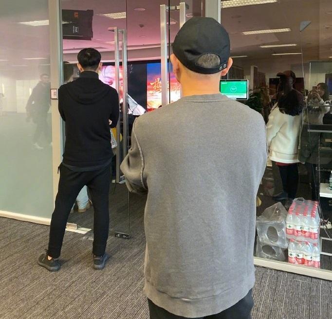 黄子韬|黄子韬晒父亲最后病床照：握住父亲的手，陪他走完最后的人生