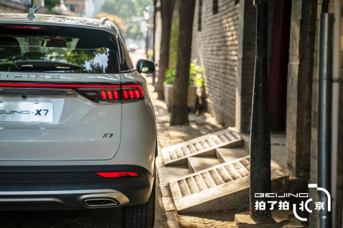 北京|BEIJING拍了拍北京：在时光的温情中照见新生代