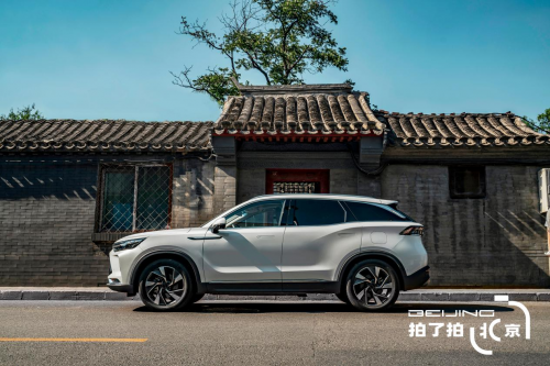 北京|BEIJING拍了拍北京：在时光的温情中照见新生代