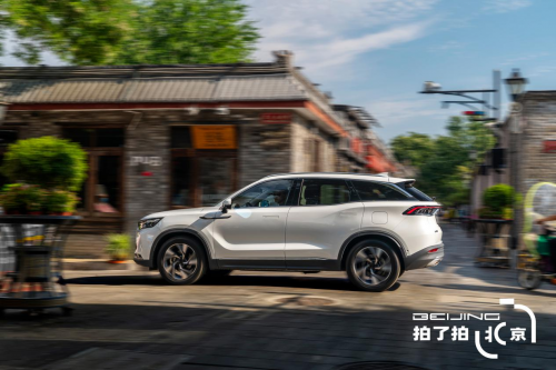 北京|BEIJING拍了拍北京：在时光的温情中照见新生代