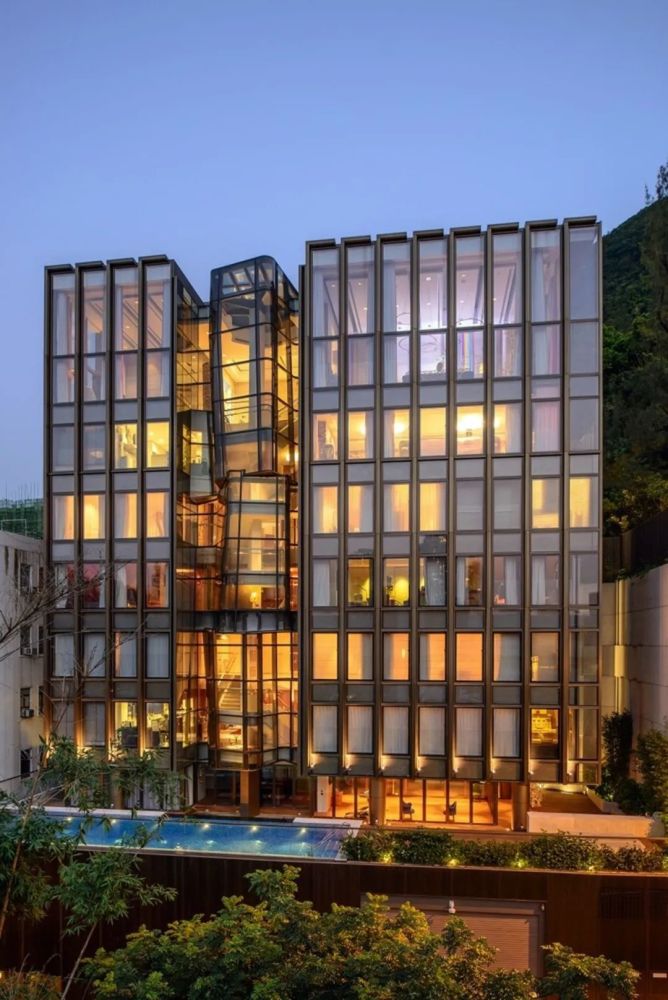 热门香港明星亿万豪宅纷纷曝光何超莲私家花园超级大王祖蓝两千尺一线