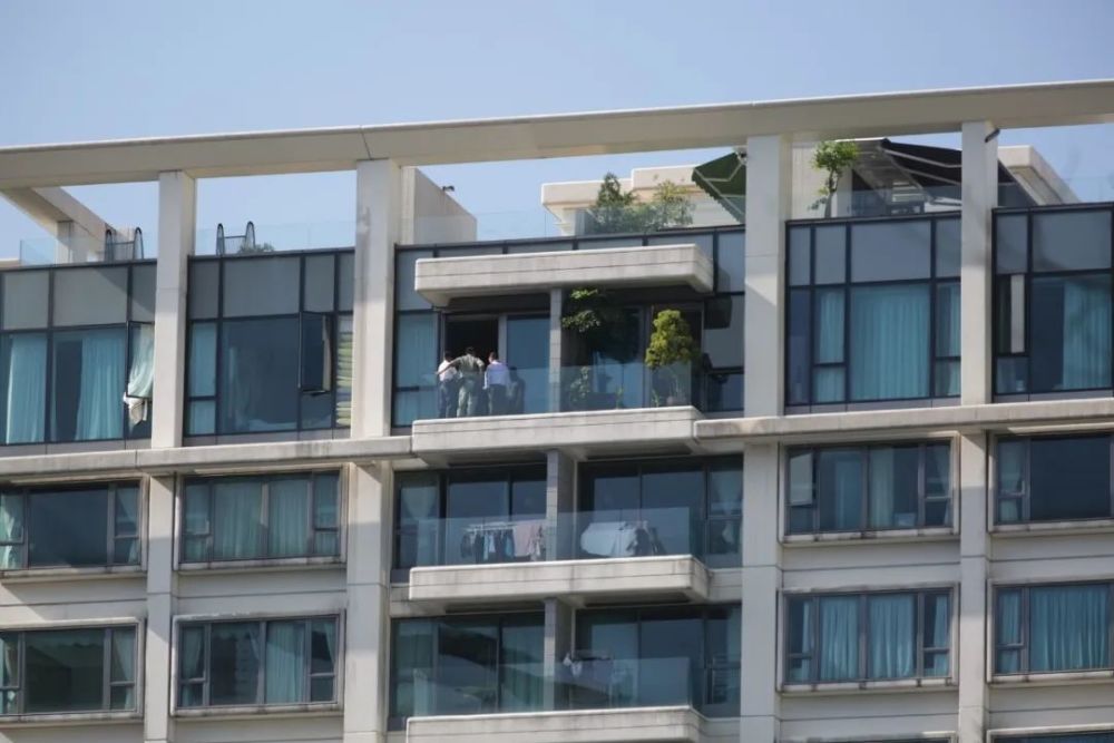 热门香港明星亿万豪宅纷纷曝光何超莲私家花园超级大王祖蓝两千尺一线