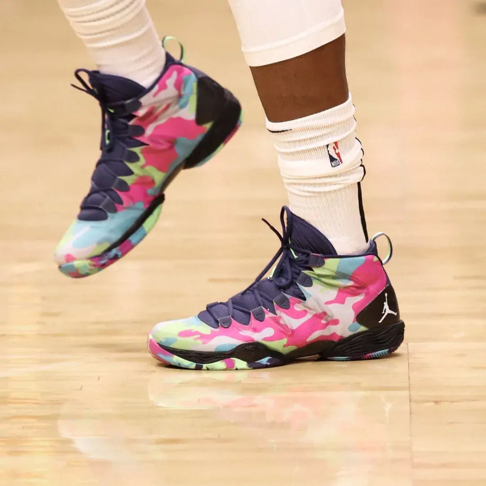 nba球员上脚巴特勒穿过的球鞋这双aj4太狠了