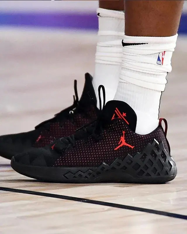 nba球员上脚:巴特勒穿过的球鞋,这双aj4太狠了|吉米巴特勒|nba|球鞋