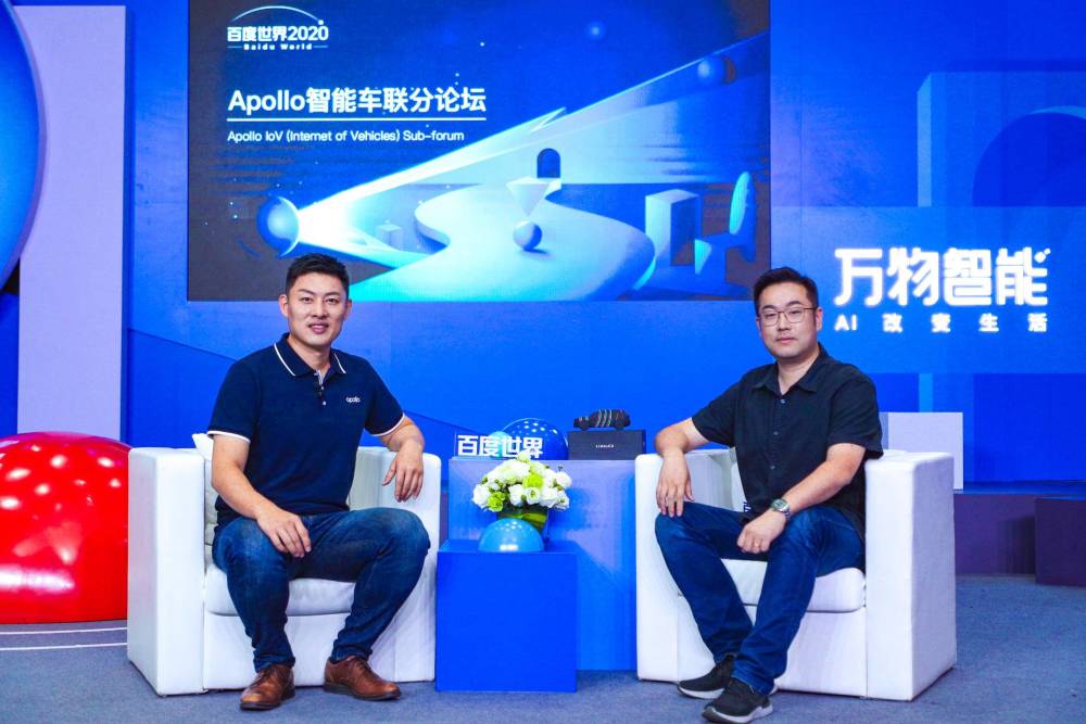 百度车联网事业部总经理苏坦(左)& 亿咖通科技ceo沈子瑜(右)亿咖通